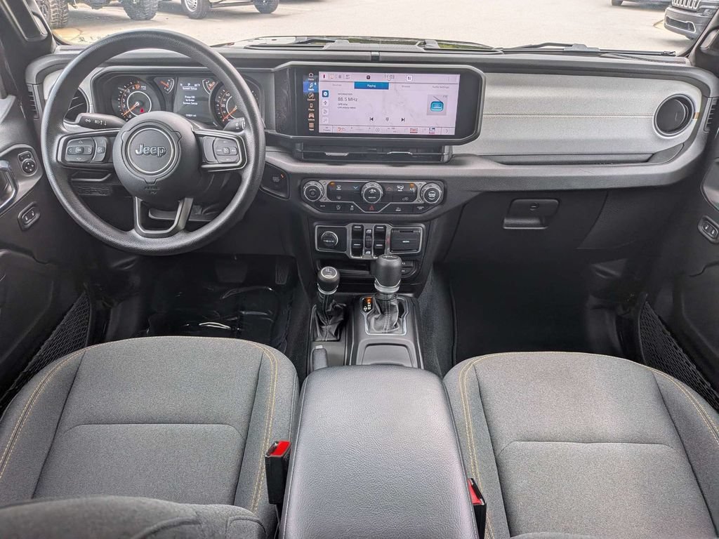 Used 2025 Jeep Gladiator Sport AWD/4WD image 14