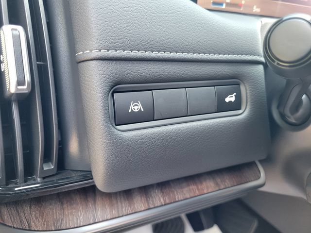 New 2026 Nissan Armada SL w/ Captain's Chari Seat Package AWD/4WD image 17