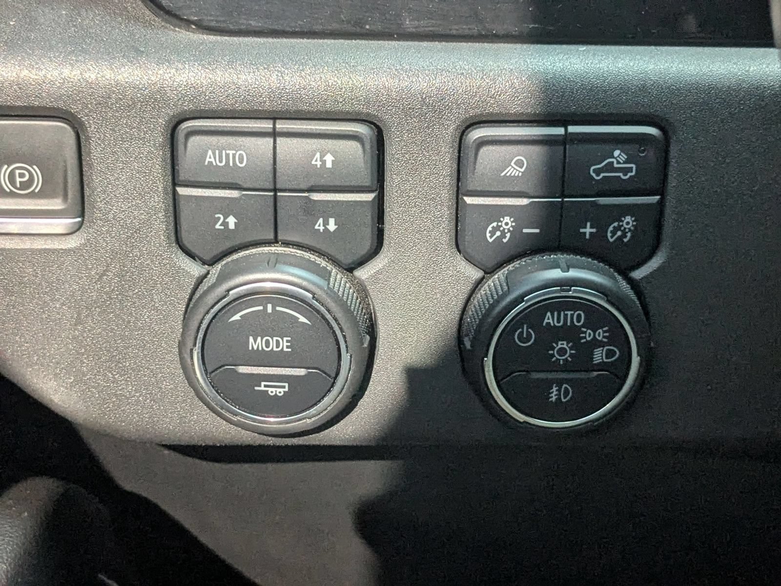 Used 2022 Chevrolet Silverado 1500 LT Trail Boss w/ Convenience Package II AWD/4WD image 16