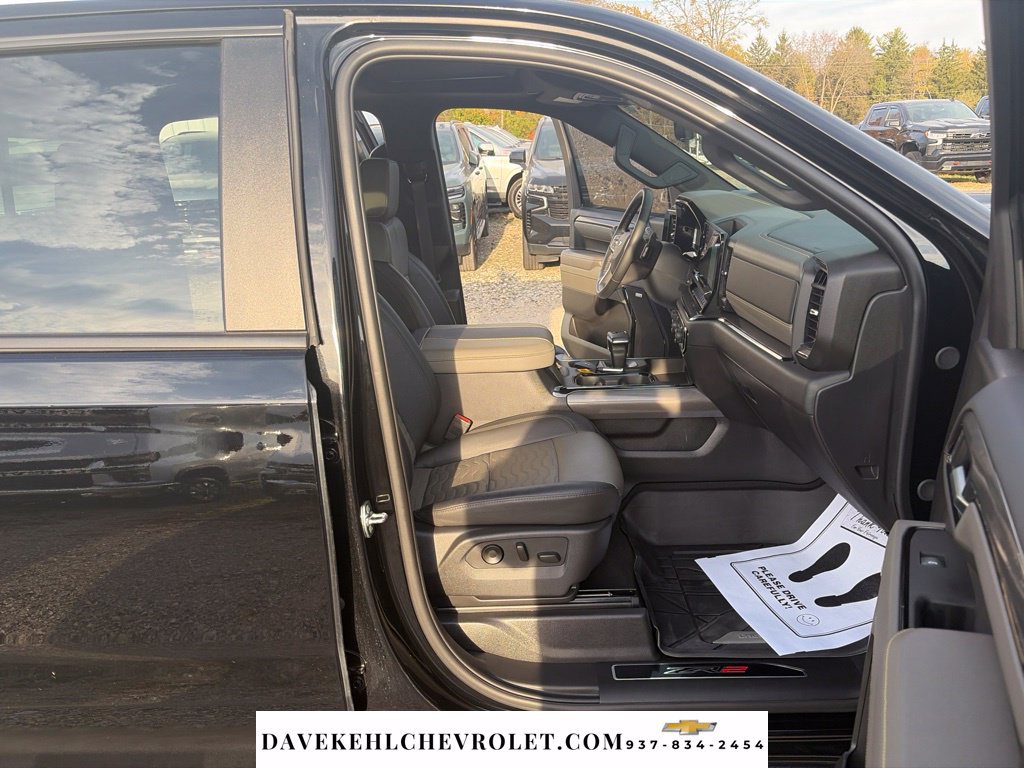 Used 2025 Chevrolet Silverado 1500 ZR2 w/ Technology Package AWD/4WD image 29