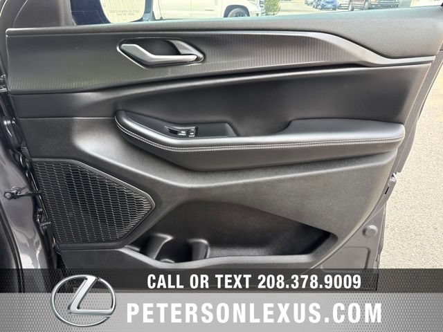 Used 2024 Jeep Grand Cherokee Altitude AWD/4WD image 11