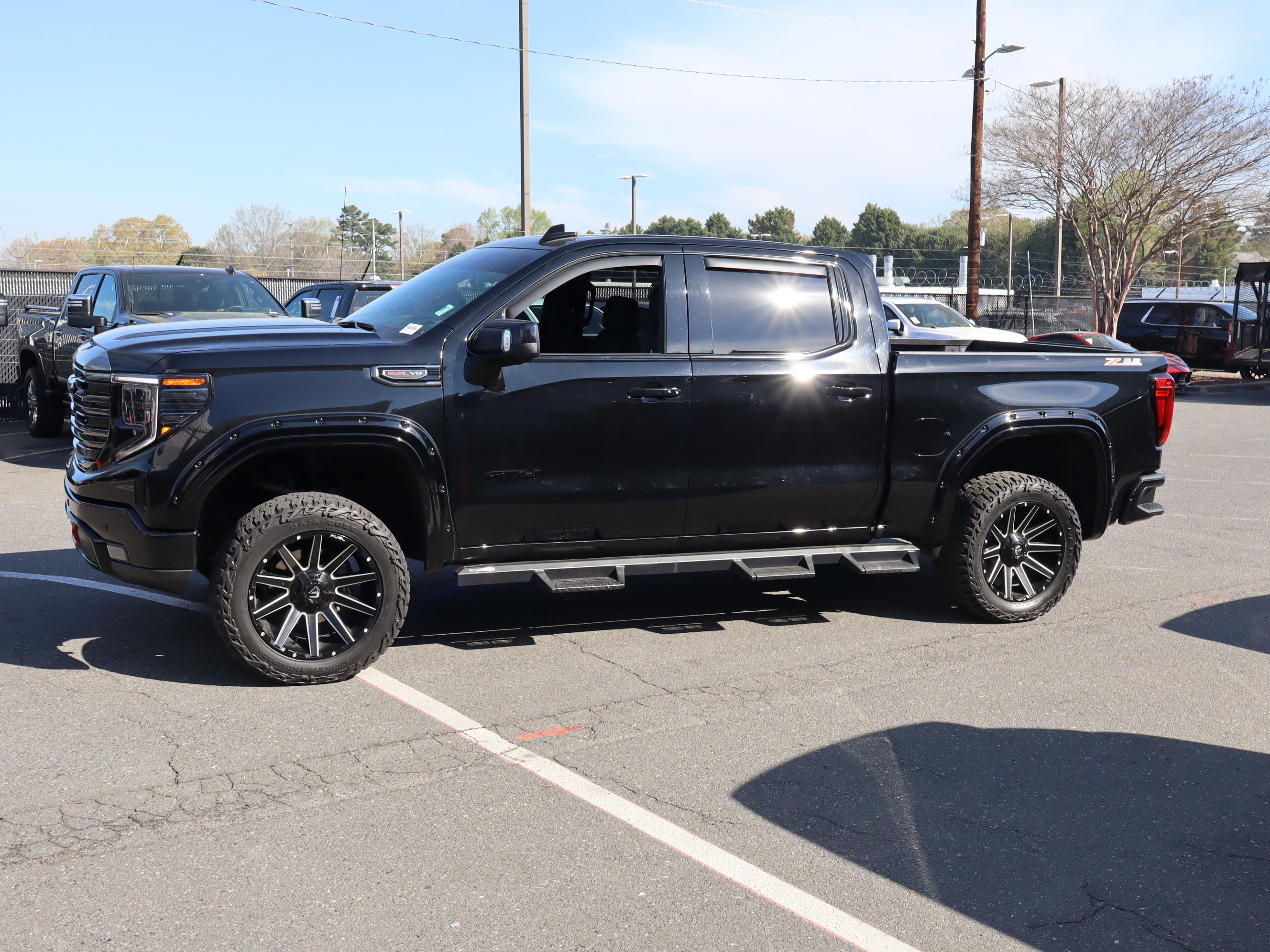 Used 2023 GMC Sierra 1500 AT4 w/ AT4 Premium Package AWD/4WD image 7