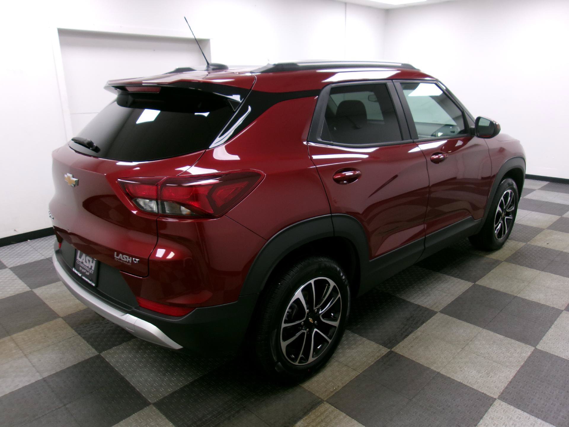 Used 2025 Chevrolet TrailBlazer LT AWD/4WD image 12