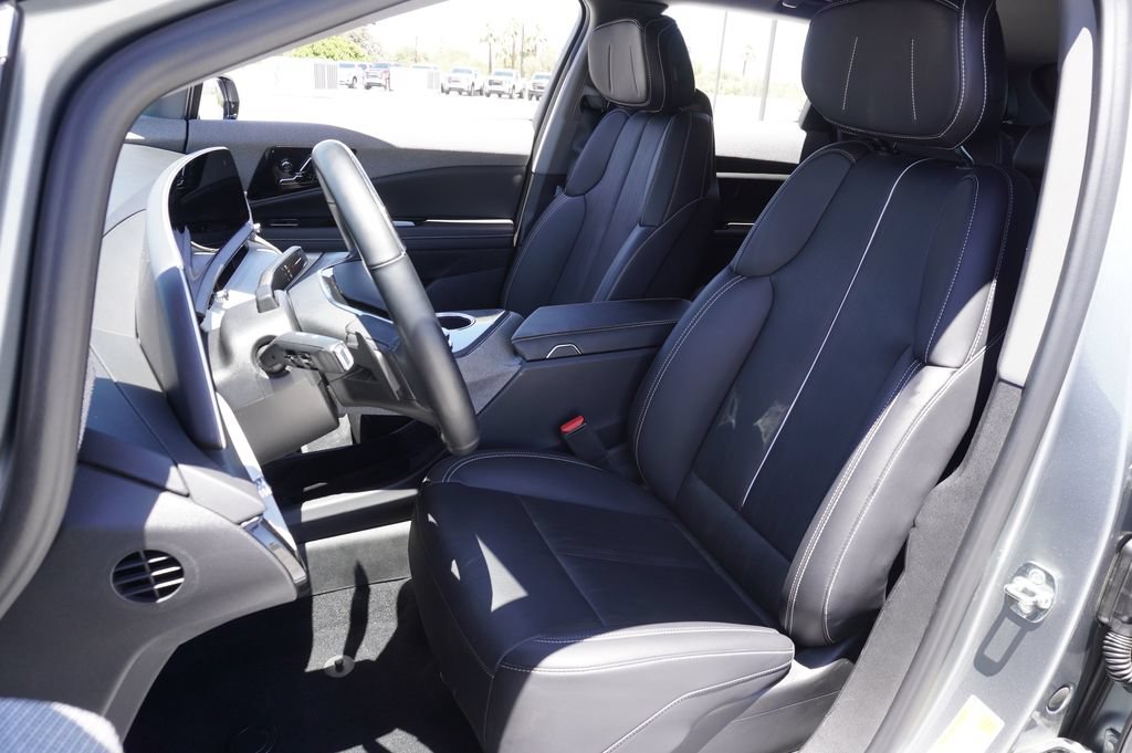 Certified 2025 Cadillac Optiq Luxury 2 AWD/4WD image 14