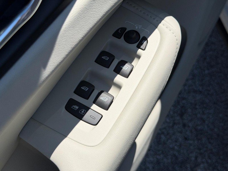 New 2026 Volvo XC60 B5 Ultra w/ Climate Package image 10