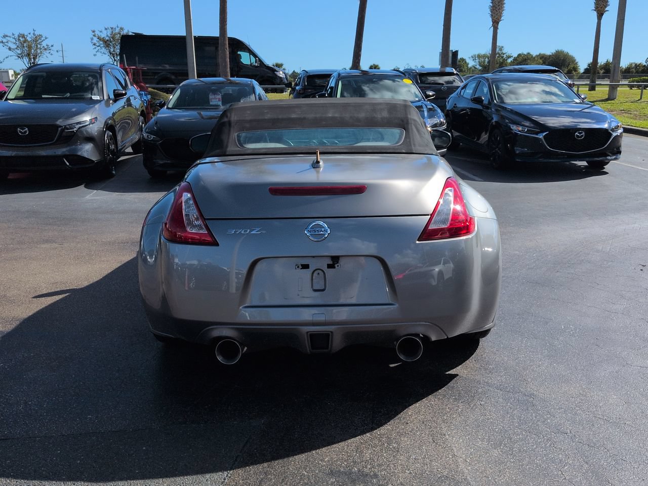 Used 2010 Nissan 370Z Roadster RWD image 5