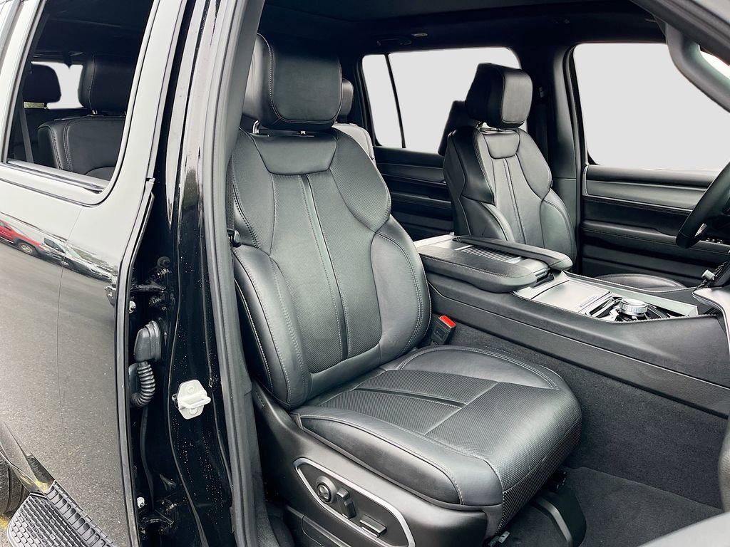 Certified 2024 Jeep Wagoneer Series II image 32