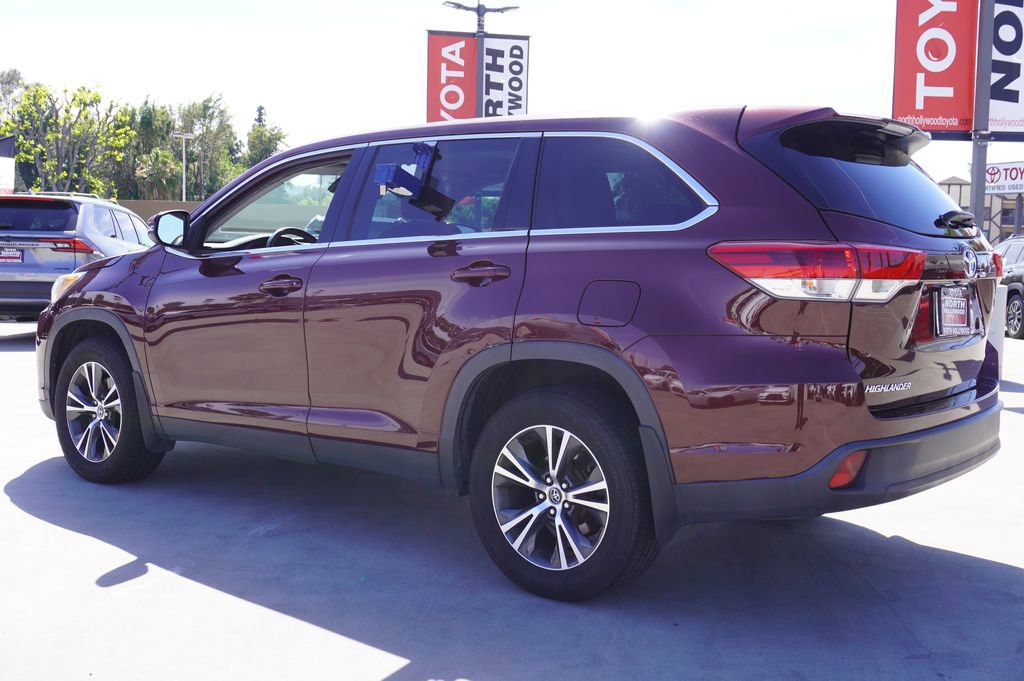 Used 2019 Toyota Highlander LE FWD image 6