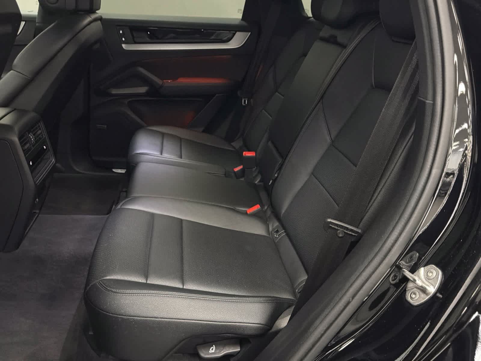 Used 2024 Porsche Cayenne AWD/4WD image 41