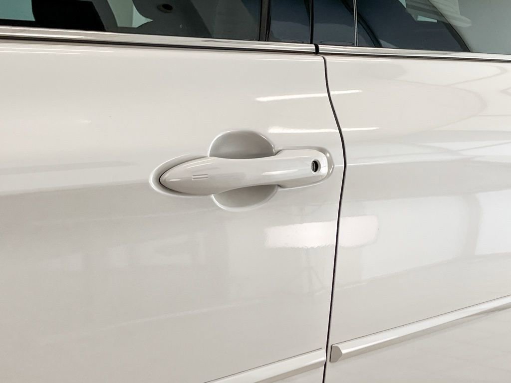 Used 2021 Toyota Avalon Limited image 13