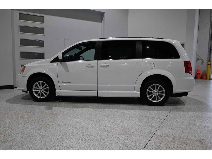 Used 2019 Dodge Grand Caravan SXT image 9