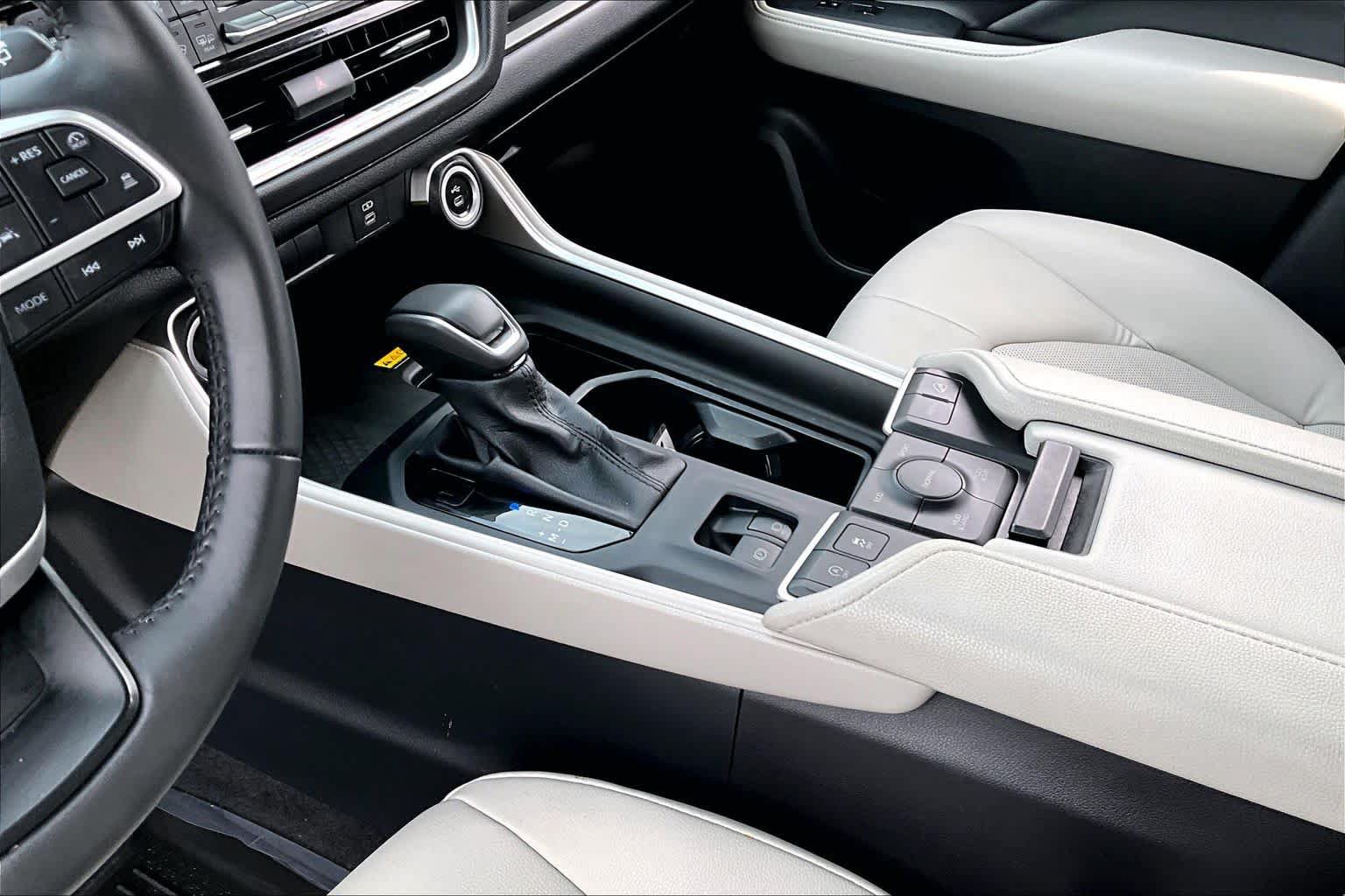 Certified 2024 Toyota Grand Highlander AWD image 16