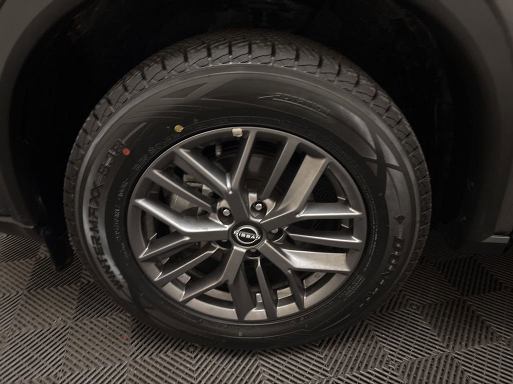 Used 2024 Nissan Rogue S image 25