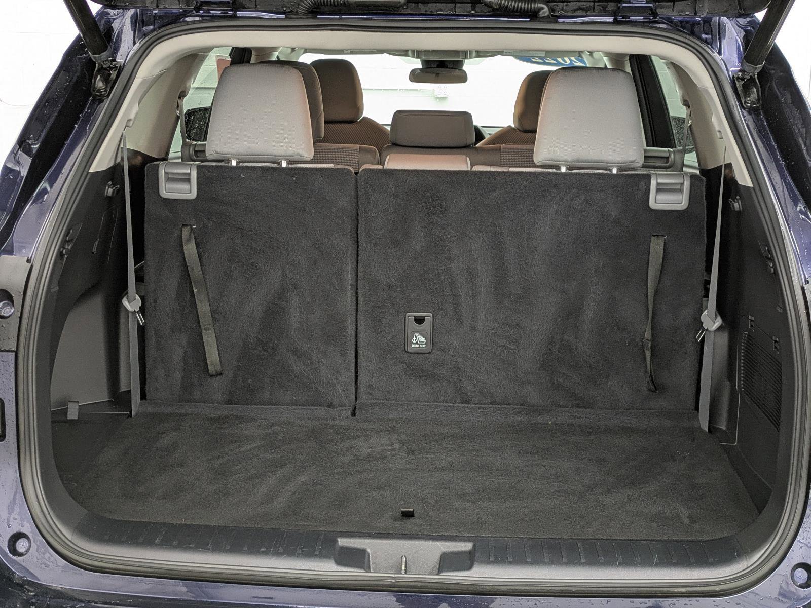 Used 2022 Toyota Highlander LE image 12