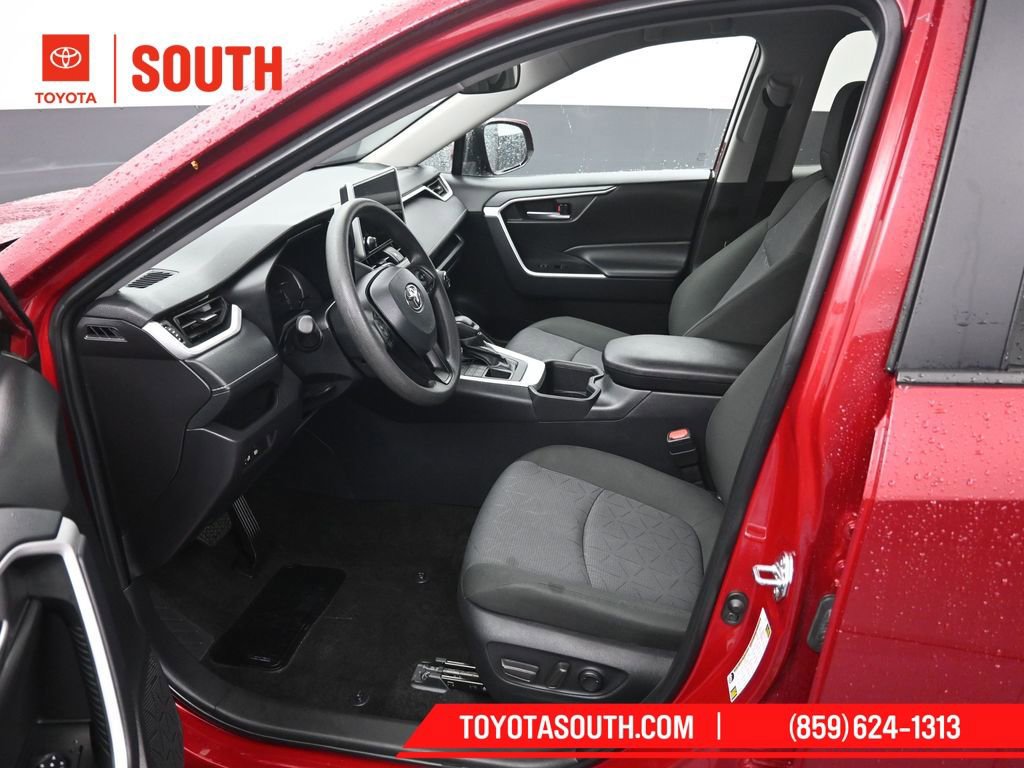Used 2025 Toyota RAV4 XLE image 9