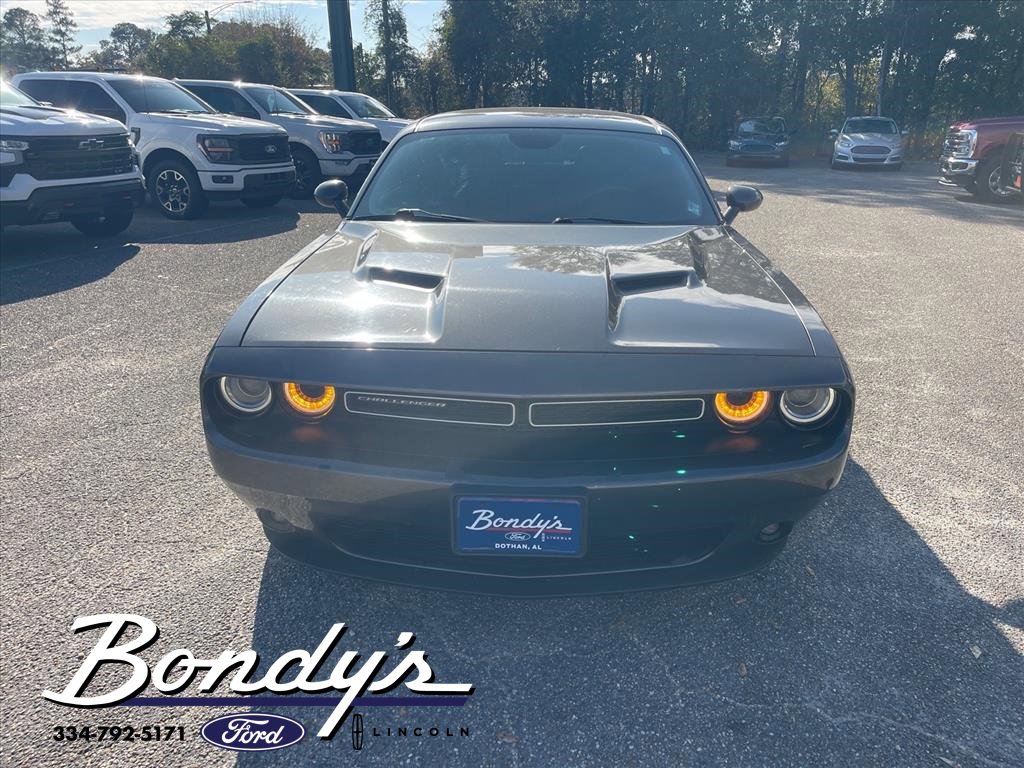 Used 2019 Dodge Challenger SXT w/ Plus Package image 2