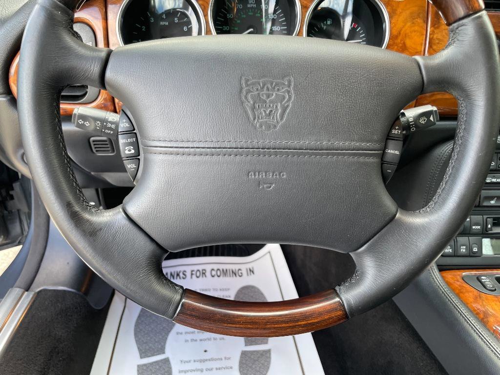 Used 2005 Jaguar XK8 Convertible image 30