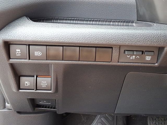 Used 2023 Toyota Sienna XSE image 32