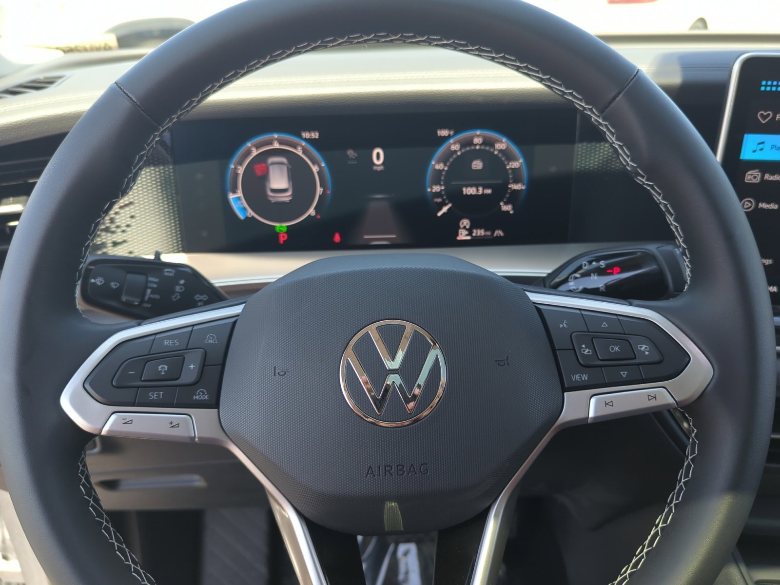 New 2025 Volkswagen Tiguan SE image 9