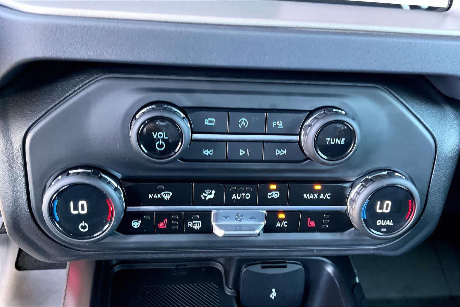 Used 2025 Ford Bronco Outer Banks AWD/4WD image 29