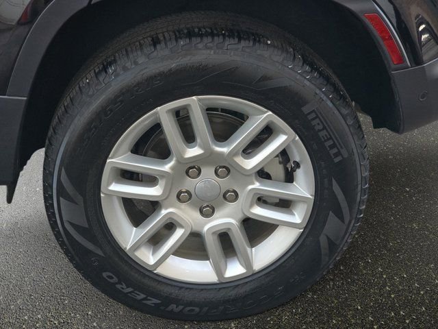 Used 2025 Land Rover Defender 110 S image 34