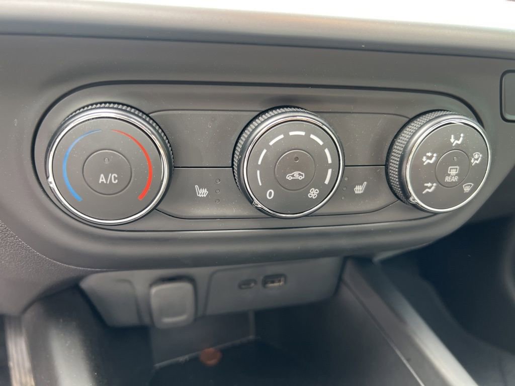 Used 2025 Chevrolet Trax RS w/ Sunroof Package image 31