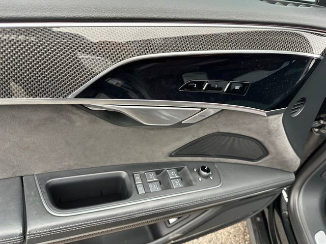 Used 2021 Audi S8 L image 23