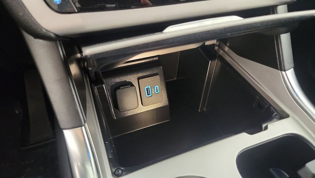 Used 2023 Ford Explorer XLT w/ Equipment Group 202A image 18