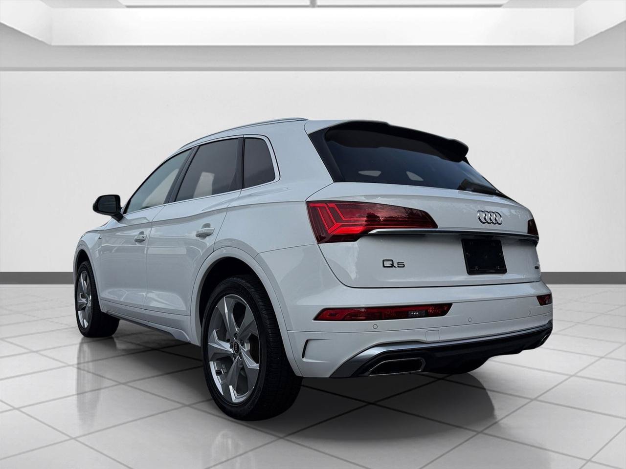 Used 2023 Audi Q5 2.0T Premium Plus w/ Premium Plus Package AWD/4WD image 3