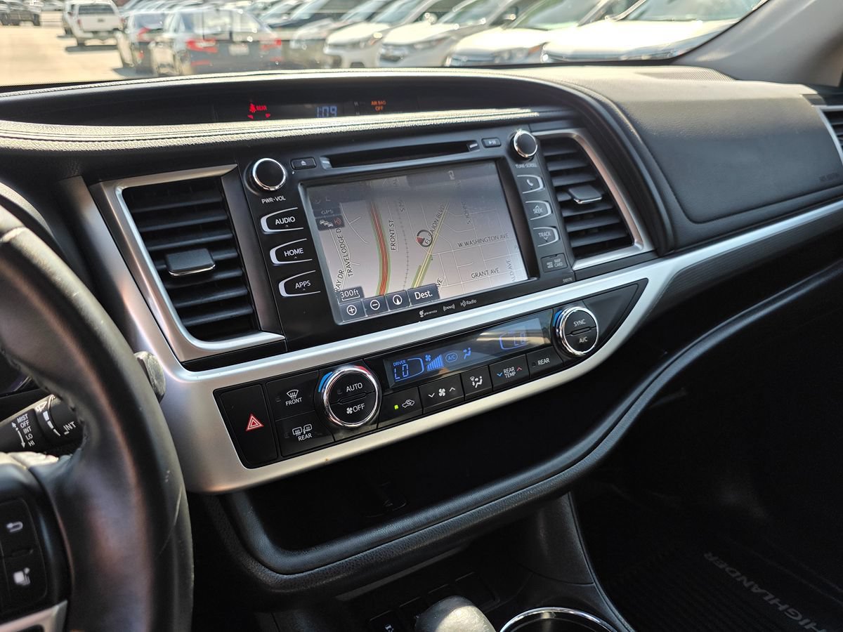 Used 2018 Toyota Highlander SE FWD image 38