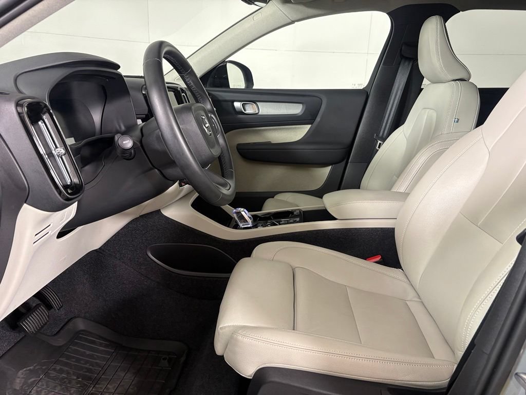 Used 2026 Volvo XC40 B5 Plus AWD/4WD image 21