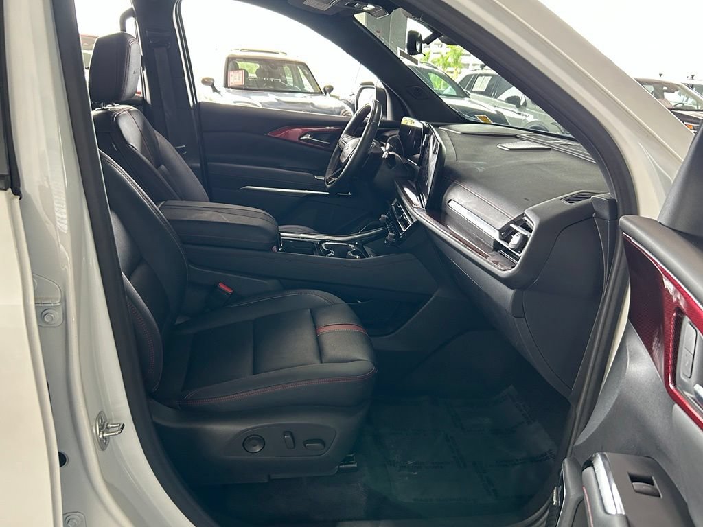 Used 2024 Chevrolet Traverse RS FWD image 40