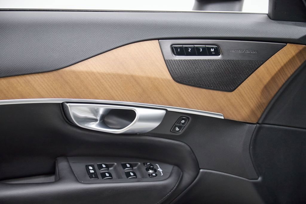 Certified 2024 Volvo XC90 B6 Plus w/ Protection Package Premier image 11