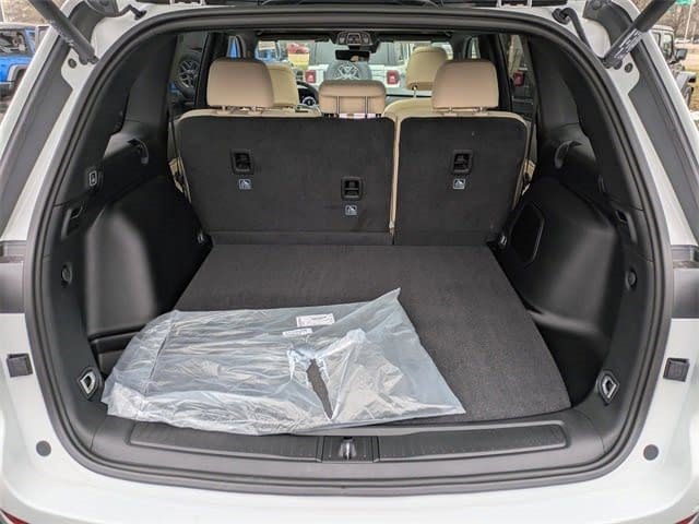 New 2026 Jeep Grand Cherokee Limited w/ Luxury Tech Group II AWD/4WD image 25