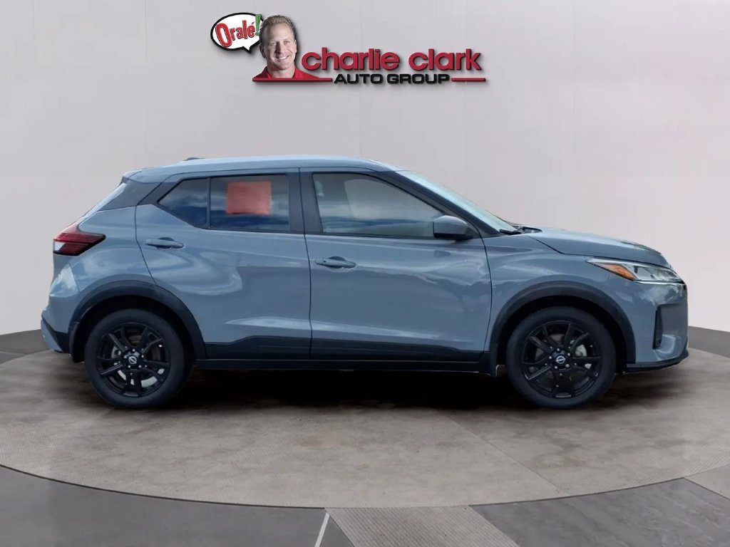Certified 2023 Nissan Kicks SV FWD image 6