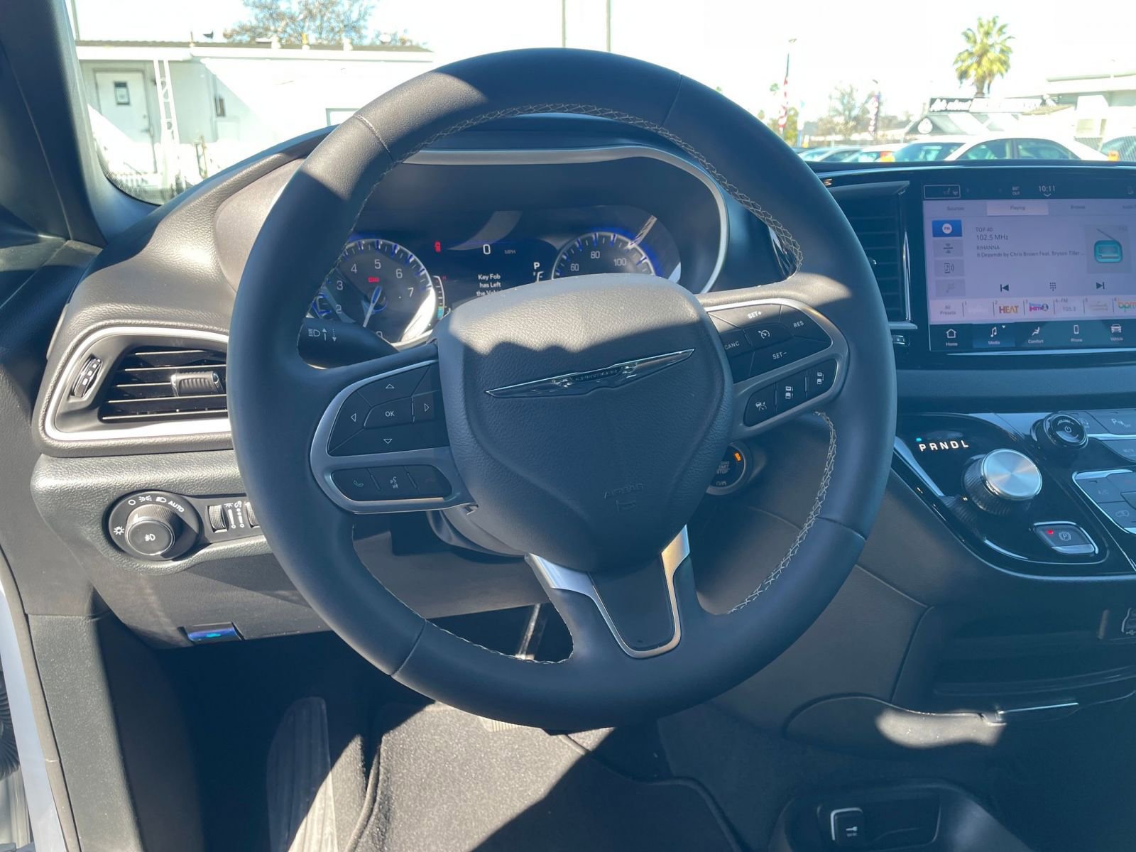 Used 2025 Chrysler Pacifica Select image 31