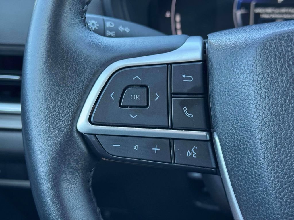 Used 2025 Toyota Grand Highlander AWD image 24