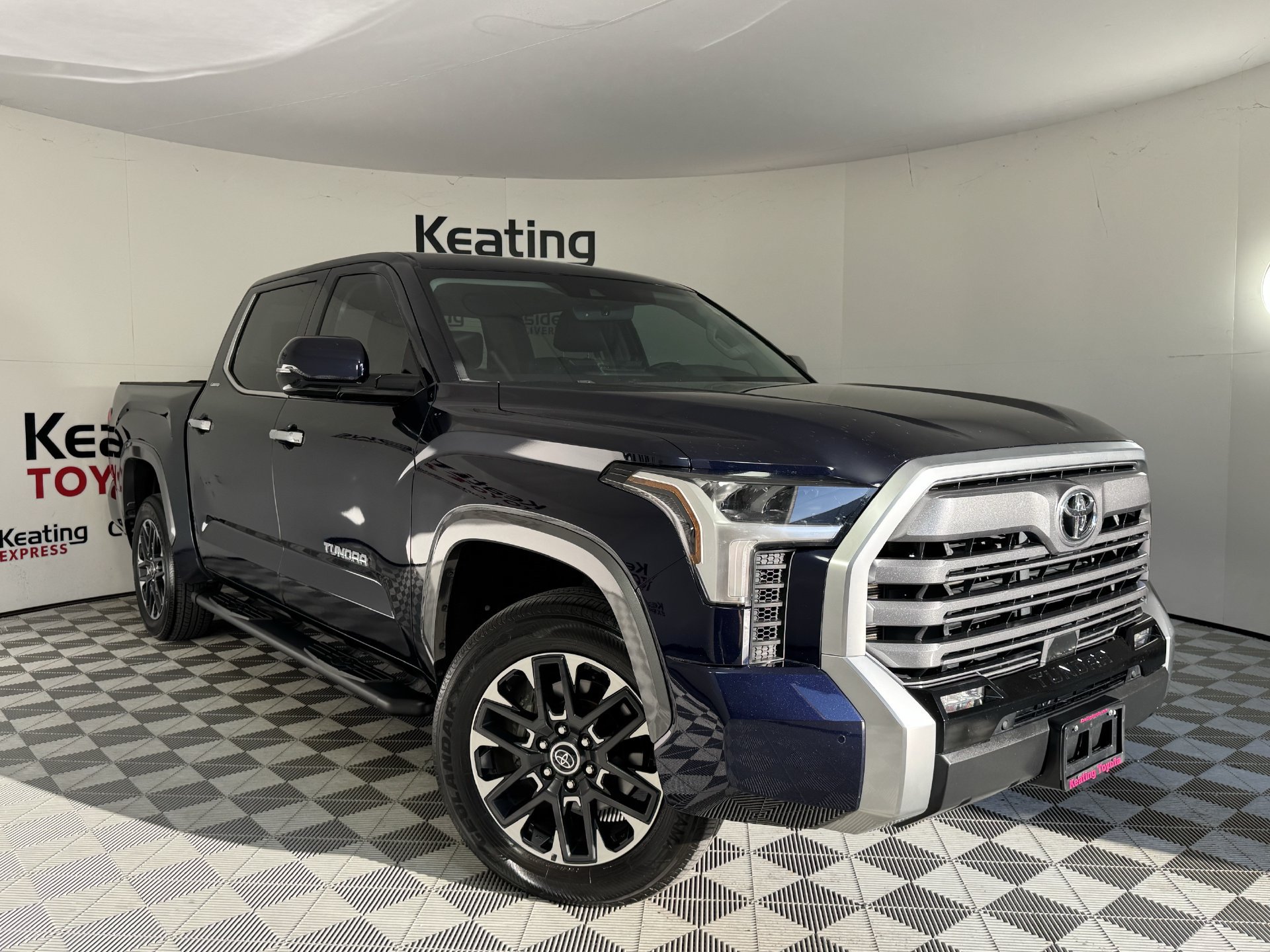 Used 2024 Toyota Tundra Limited w/ Power Package AWD/4WD image 3