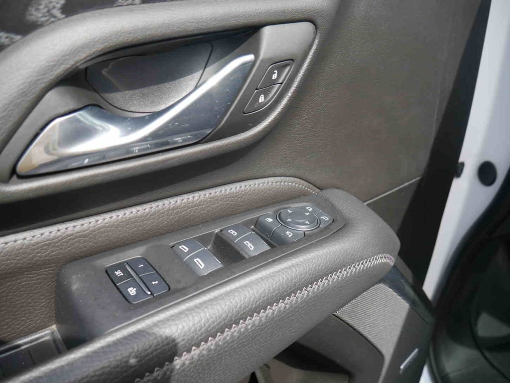 Used 2024 GMC Yukon XL Denali AWD/4WD image 26