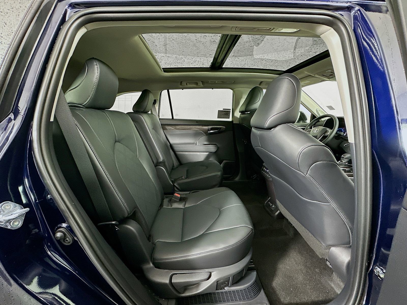 New 2026 Toyota Highlander Platinum image 30