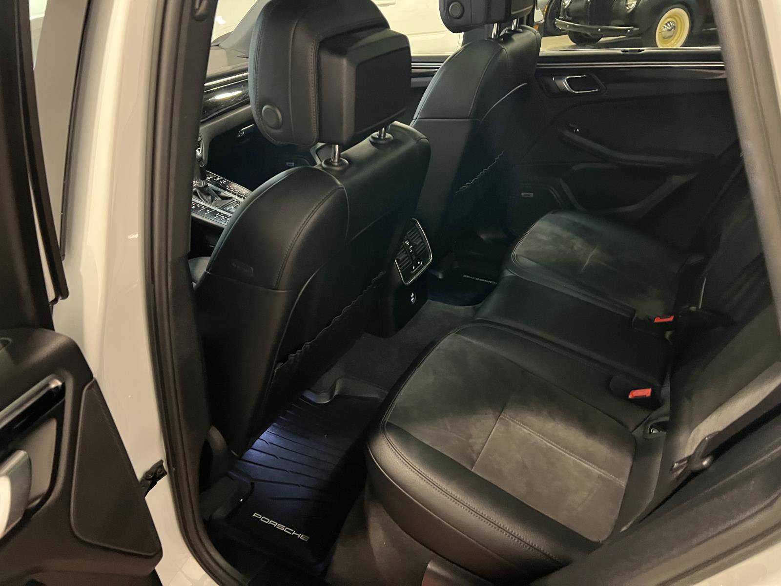 Used 2021 Porsche Macan image 28