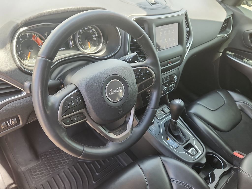 Used 2019 Jeep Cherokee Latitude Plus AWD/4WD image 11