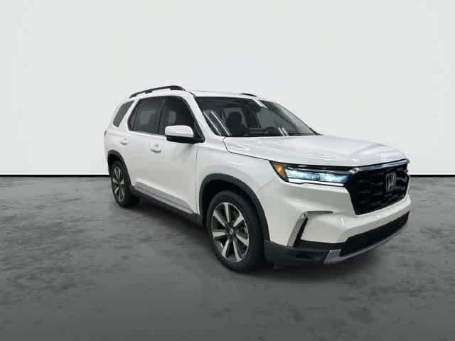 Certified 2025 Honda Pilot Touring image 6