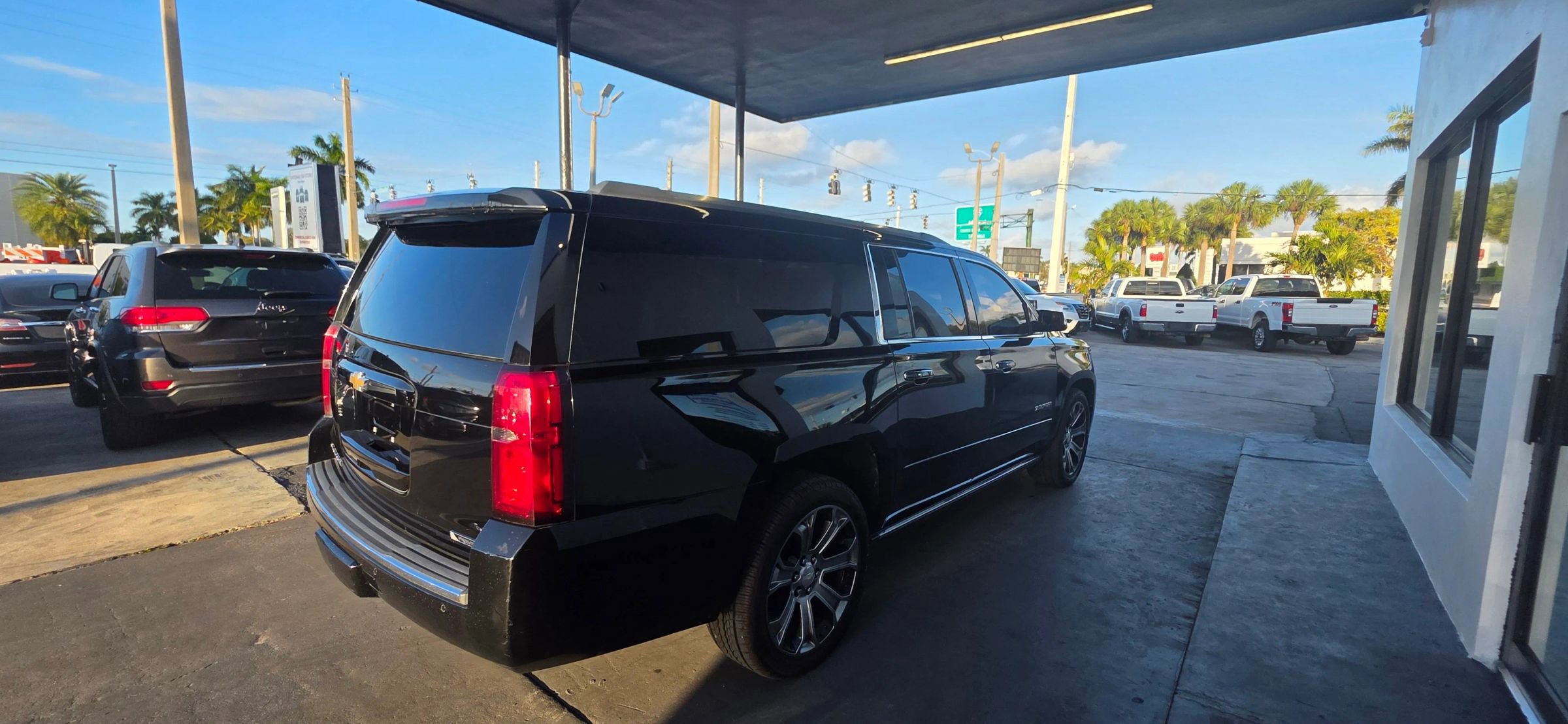 Used 2018 Chevrolet Suburban Premier AWD/4WD image 6