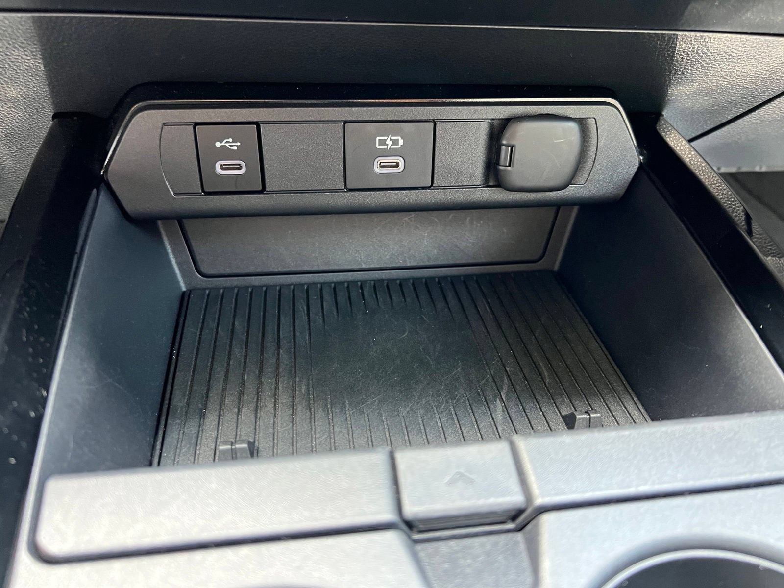 Used 2025 Toyota Prius Limited FWD image 41