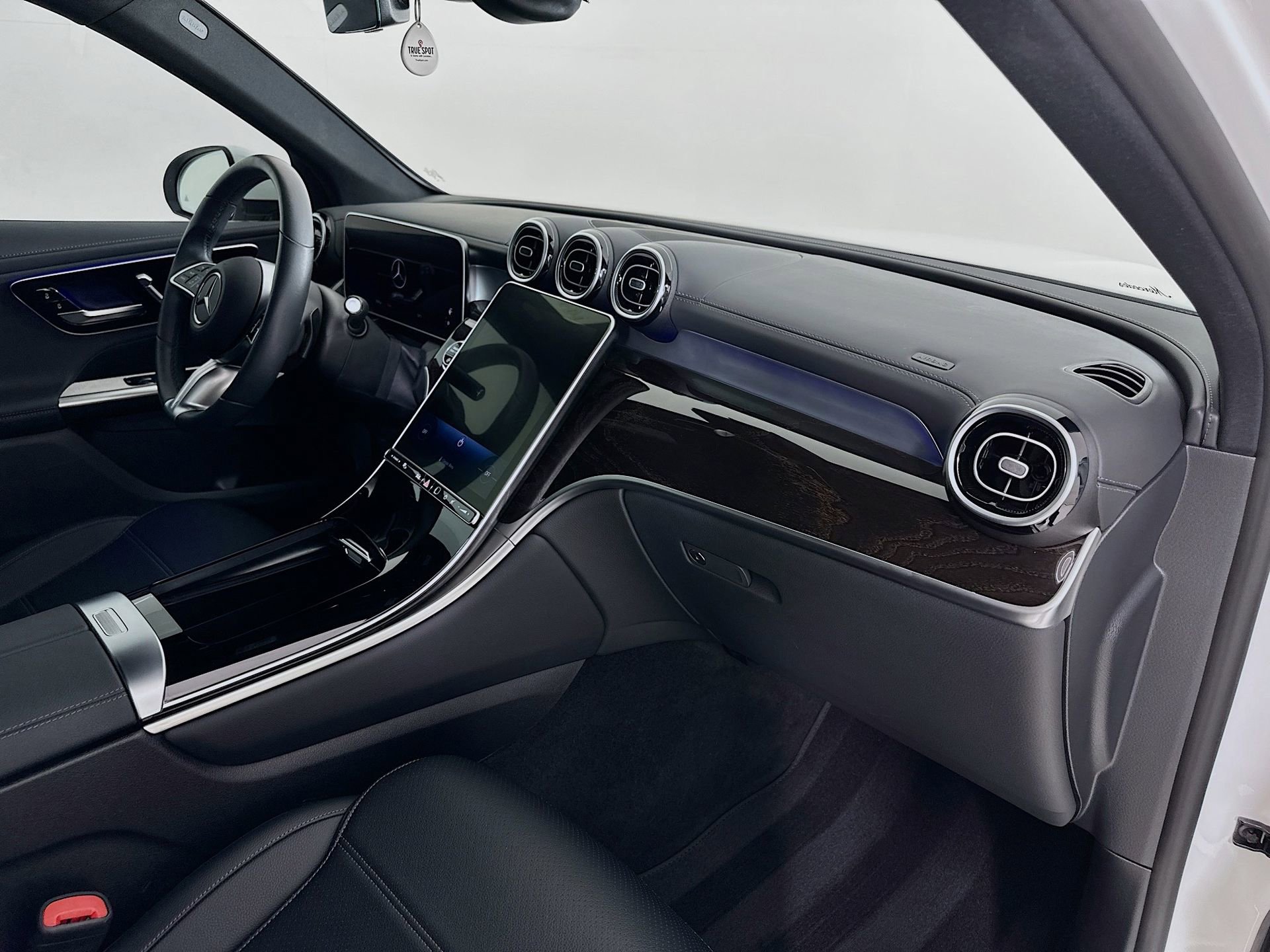 Used 2024 Mercedes-Benz GLC 300 image 30