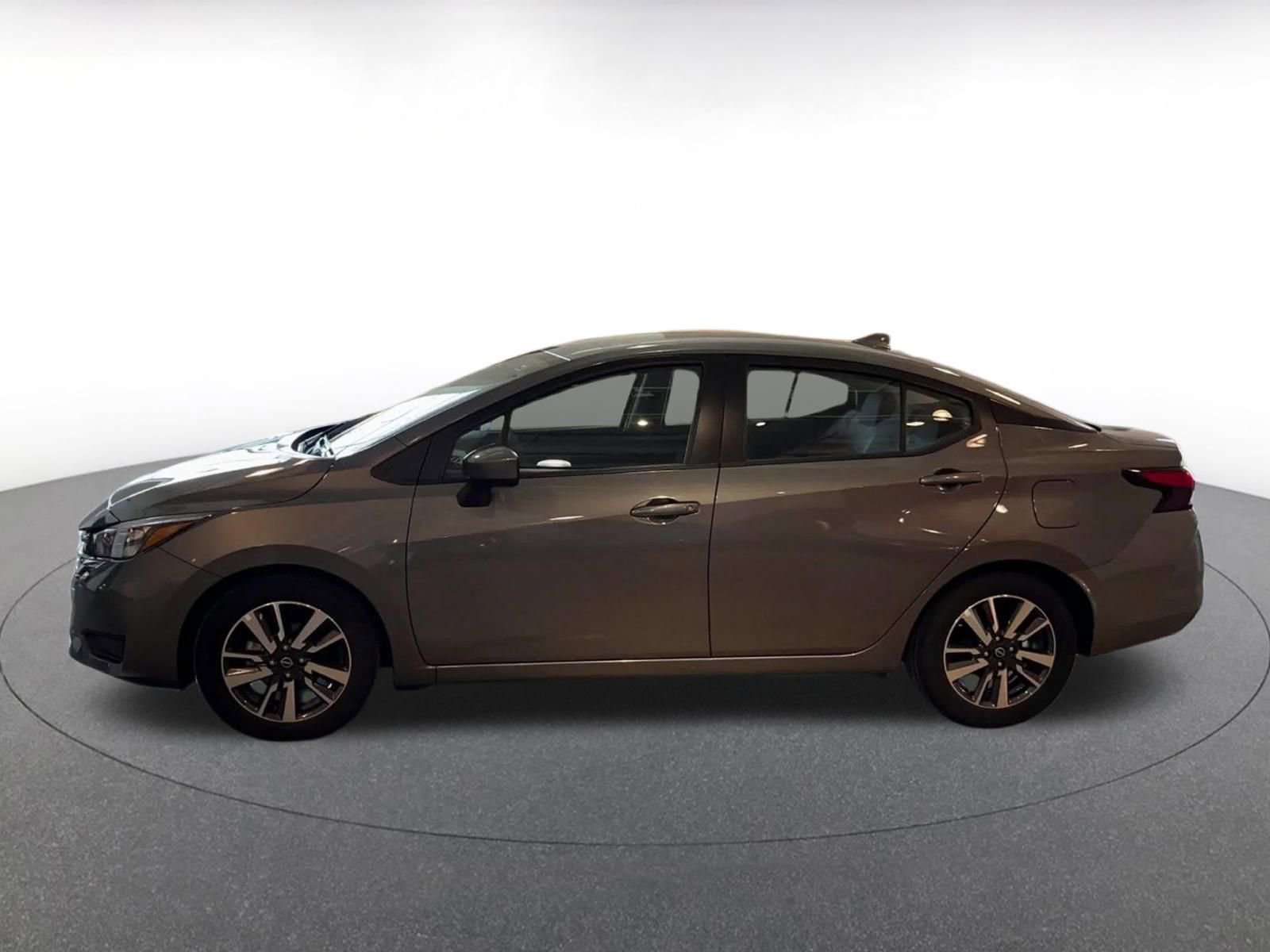 Used 2025 Nissan Versa SV image 9