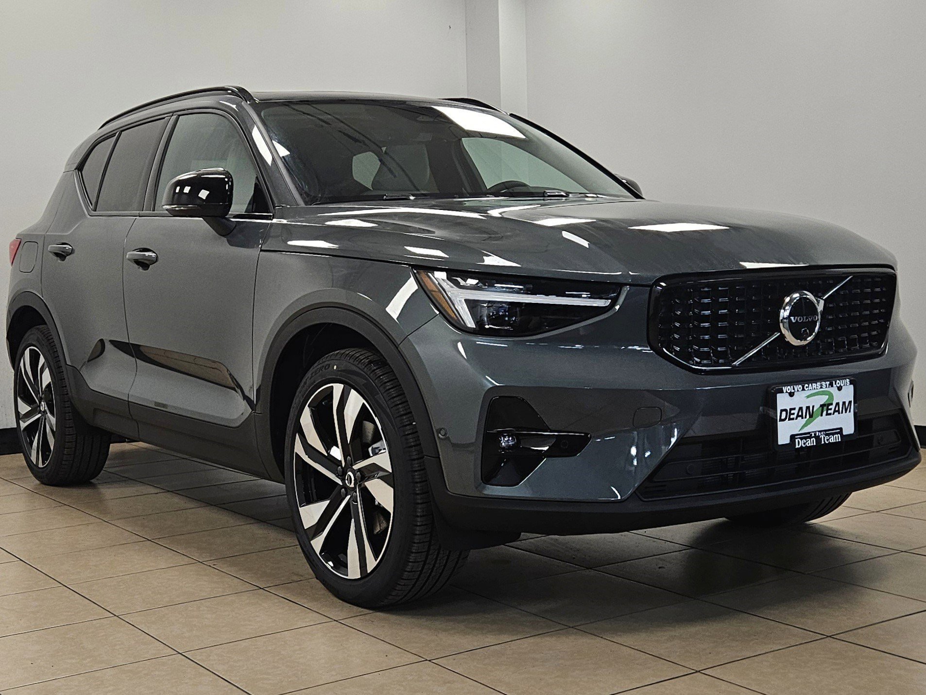 New 2026 Volvo XC40 B5 Ultra w/ Climate Package AWD/4WD image 3