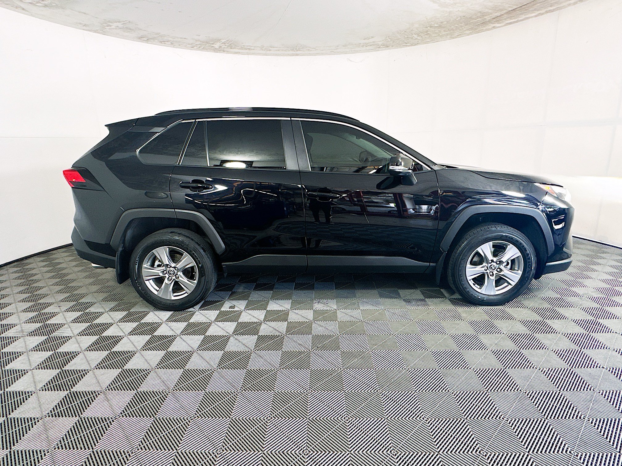 Used 2024 Toyota RAV4 XLE FWD image 2