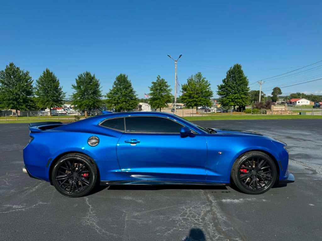 Used 2017 Chevrolet Camaro SS RWD image 4